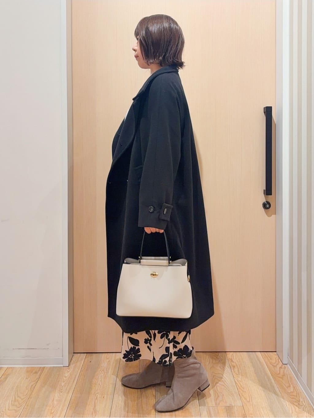 yocchiさんの「SHOO･LA･RUE｜【S-LL】きらっと華やか ふんわりラメフェザーニット」を使ったコーディネート