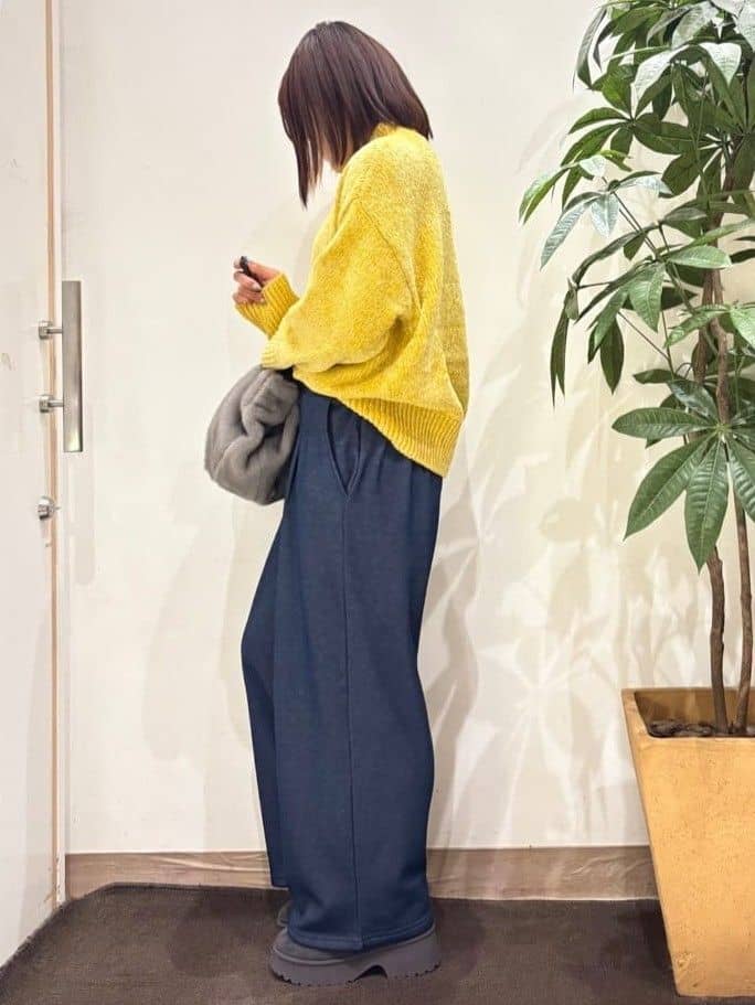 TOWAさんの「SHOO･LA･RUE｜【高レビュー】デニム見え 裏起毛ワイドパンツ」を使ったコーディネート