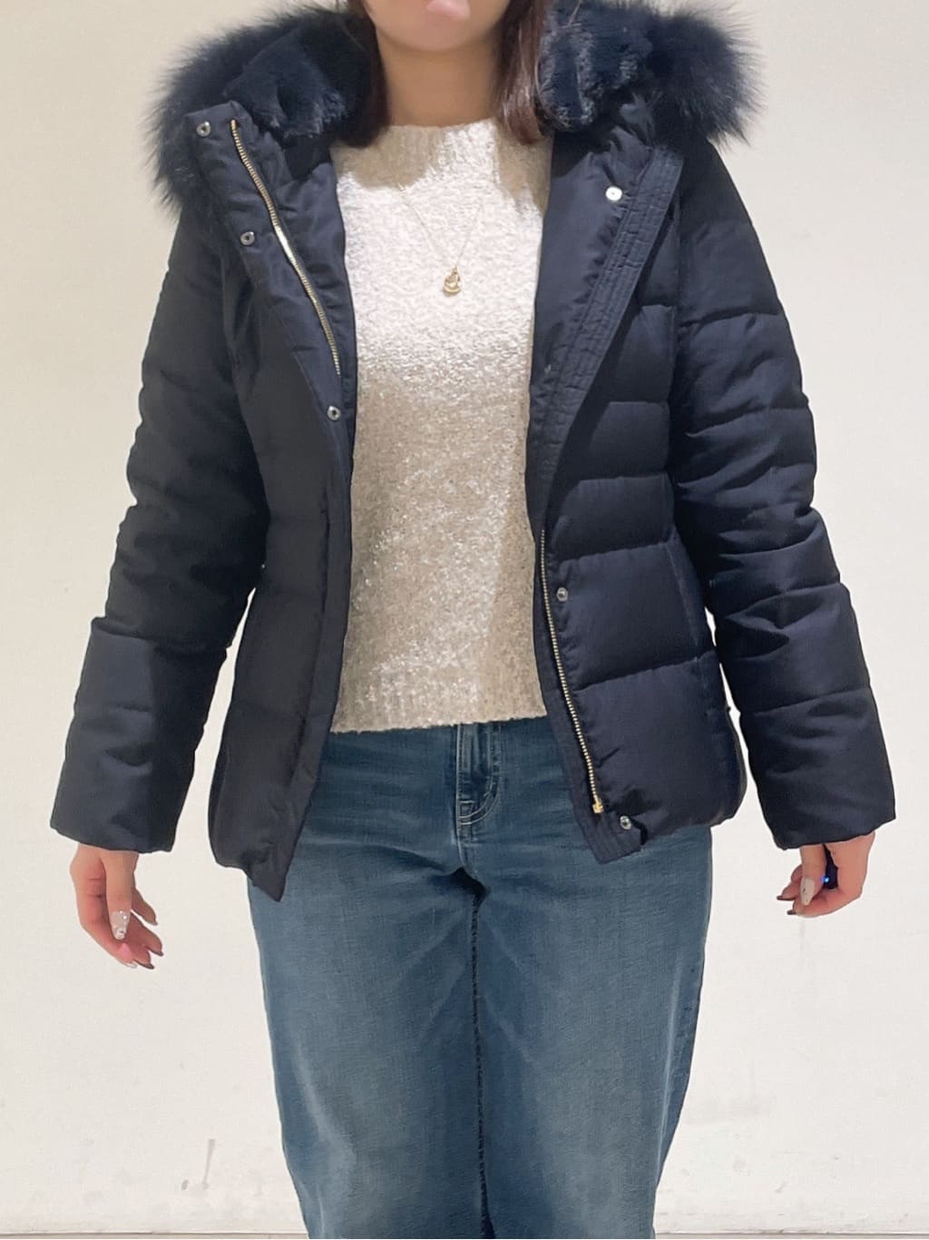 emikaさんの「INDIVI｜【名品／撥水／抗菌防臭】ショート丈リサイクルダウンコート」を使ったコーディネート