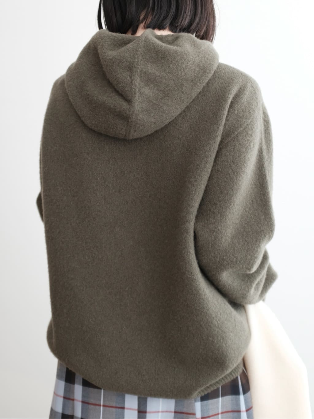 Kishimotoさんの「DRESSTERIOR｜◆カシミヤブレンドフードニット」を使ったコーディネート