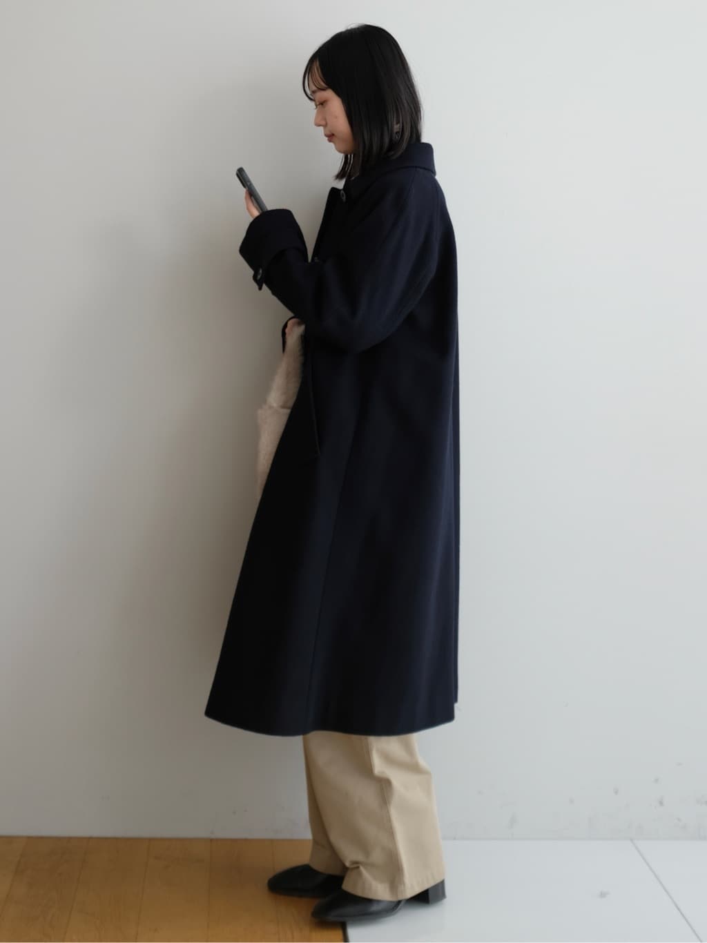 Kishimotoさんの「DRESSTERIOR｜Super110sウールステンカラーコート」を使ったコーディネート