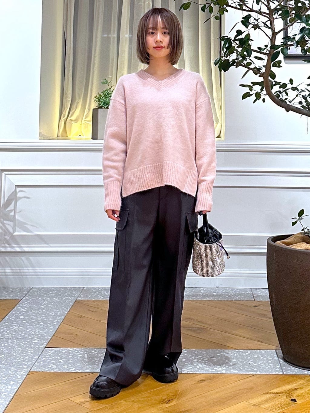 なべこさんの「DRESSTERIOR｜アルパカブレンドVネックニット」を使ったコーディネート