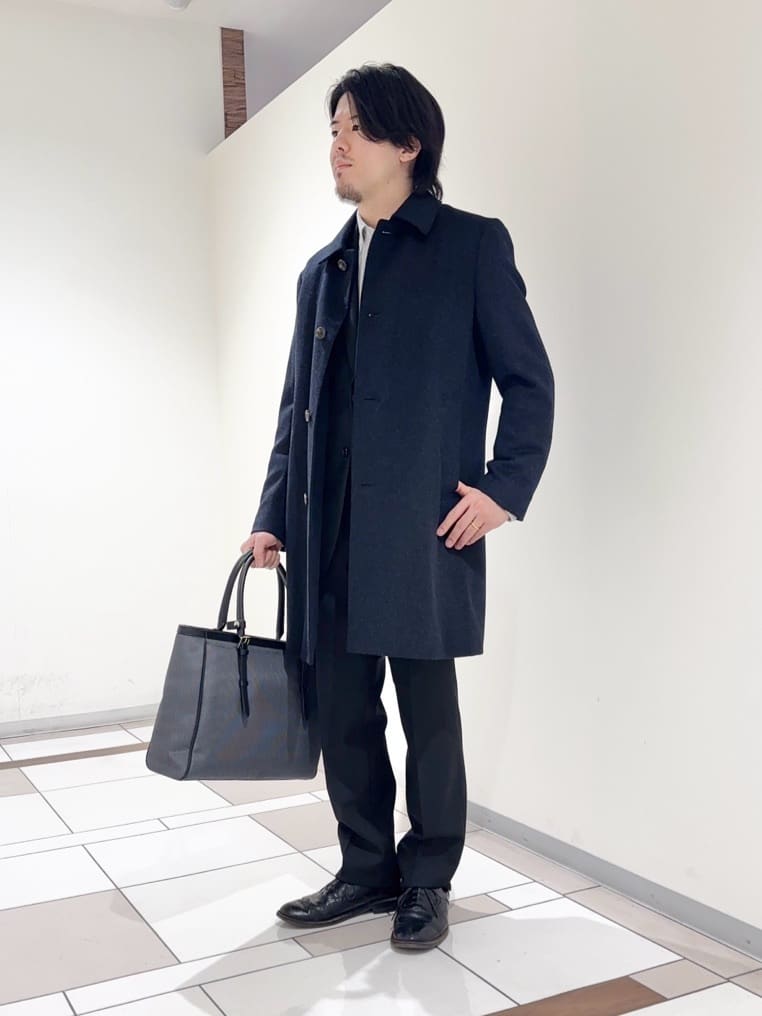 及川さんの「TAKEO KIKUCHI｜カシミヤブレンド ビーバー調ステンカラーコート」を使ったコーディネート