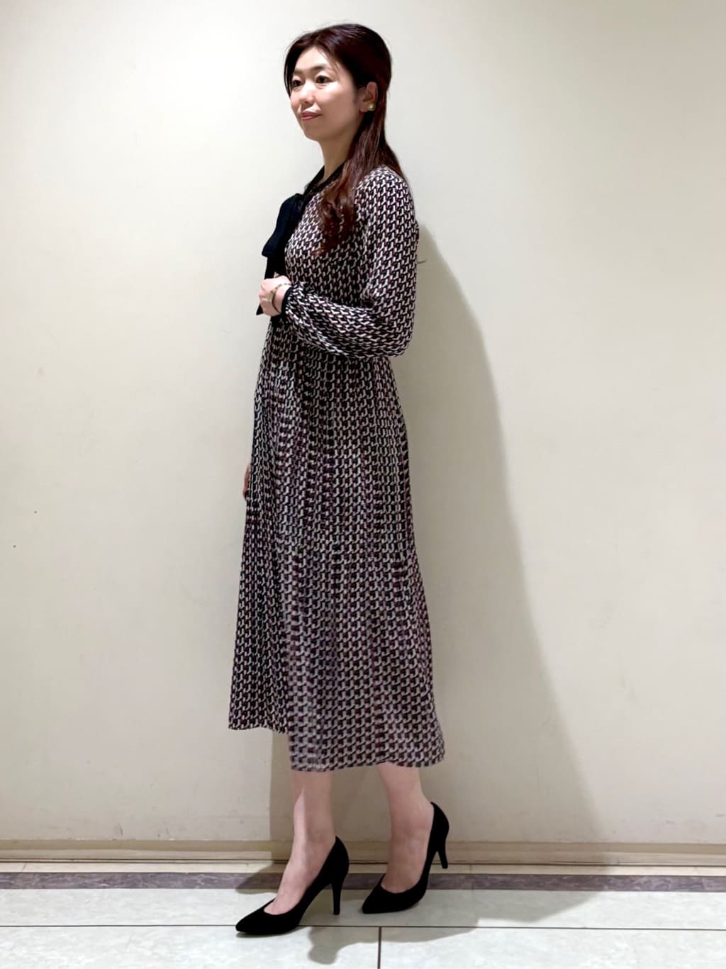 sakiさんの「COUP DE CHANCE｜◆【リボン取り外し可】幾何柄プリーツワンピース」を使ったコーディネート