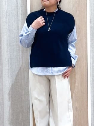 naoさんの「grove｜【2点SET】一枚でコーデが決まる！ニットベスト&times;シャツSET」を使ったコーディネート