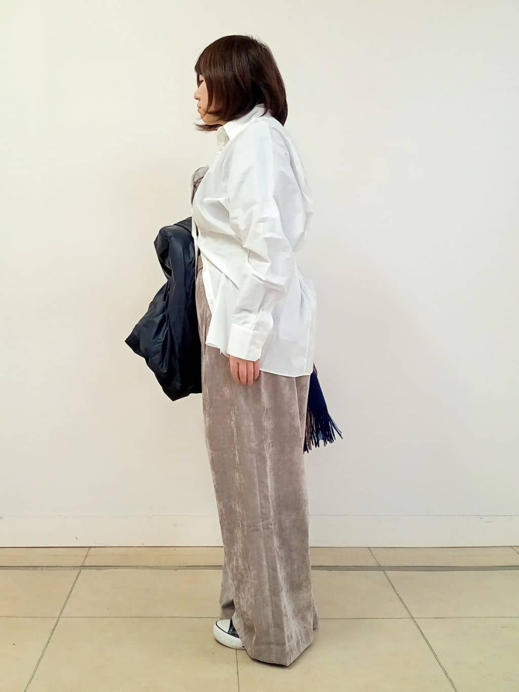 emiさんの「DRESSTERIOR｜ソフト別珍イージーパンツ」を使ったコーディネート