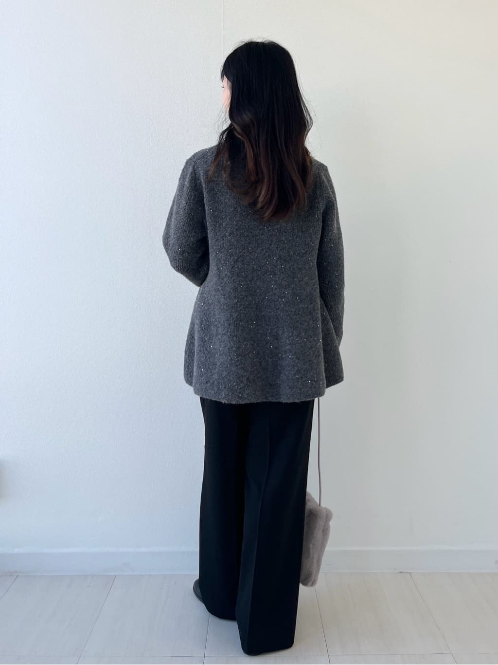 Mori Moriさんの「index｜スパンコールラメ衿2WAYペプラムニット【洗濯機OK】」を使ったコーディネート