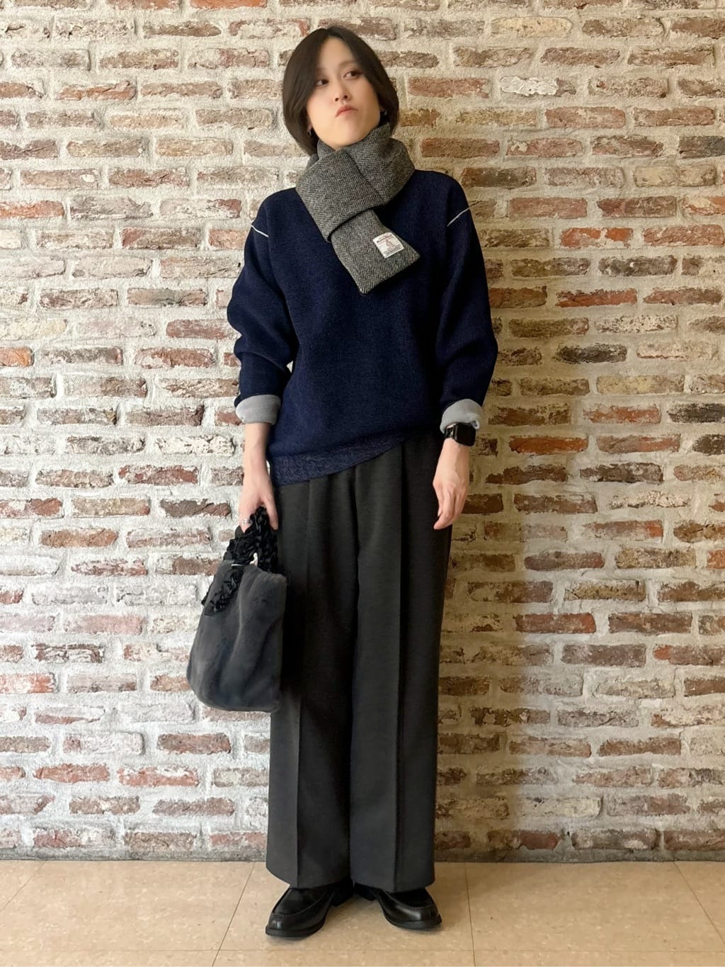 しばさんの「THE SHOP TK｜【大人の上品カジュアルを叶える】ハグするニット 洗濯機OK／6色展開」を使ったコーディネート