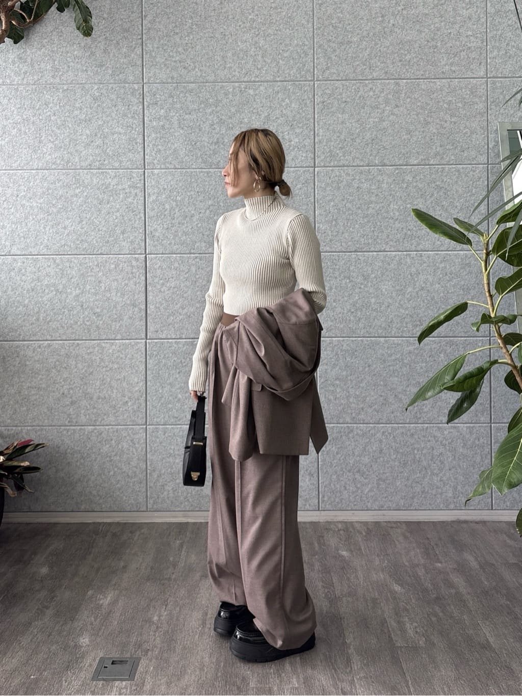 kotakiさんの「INDIVI｜Comfy SET UP｜イージーストレートスラックス【セットアップ対応／通勤／カセット服】」を使ったコーディネート