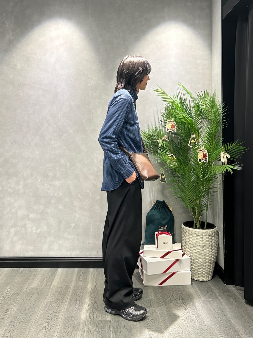 ruiさんの「TAKEO KIKUCHI｜【抗菌防臭/シーズンレス】シアサッカーギンガムチェック ストレッチシャツ」を使ったコーディネート