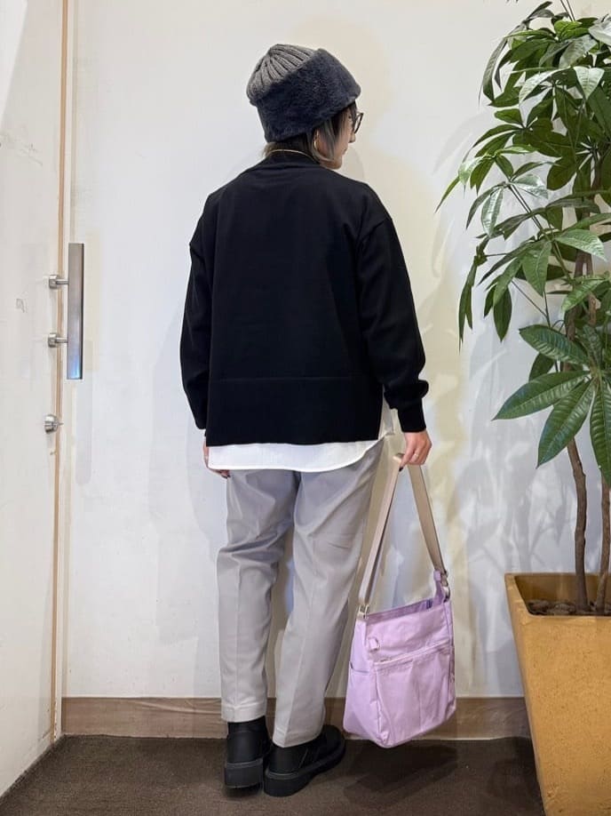 misakiさんの「SHOO･LA･RUE｜【2点セット/洗濯機可/S-LL】着回しがきく もちもちハイネックニット+裾シャツインナー」を使ったコーディネート