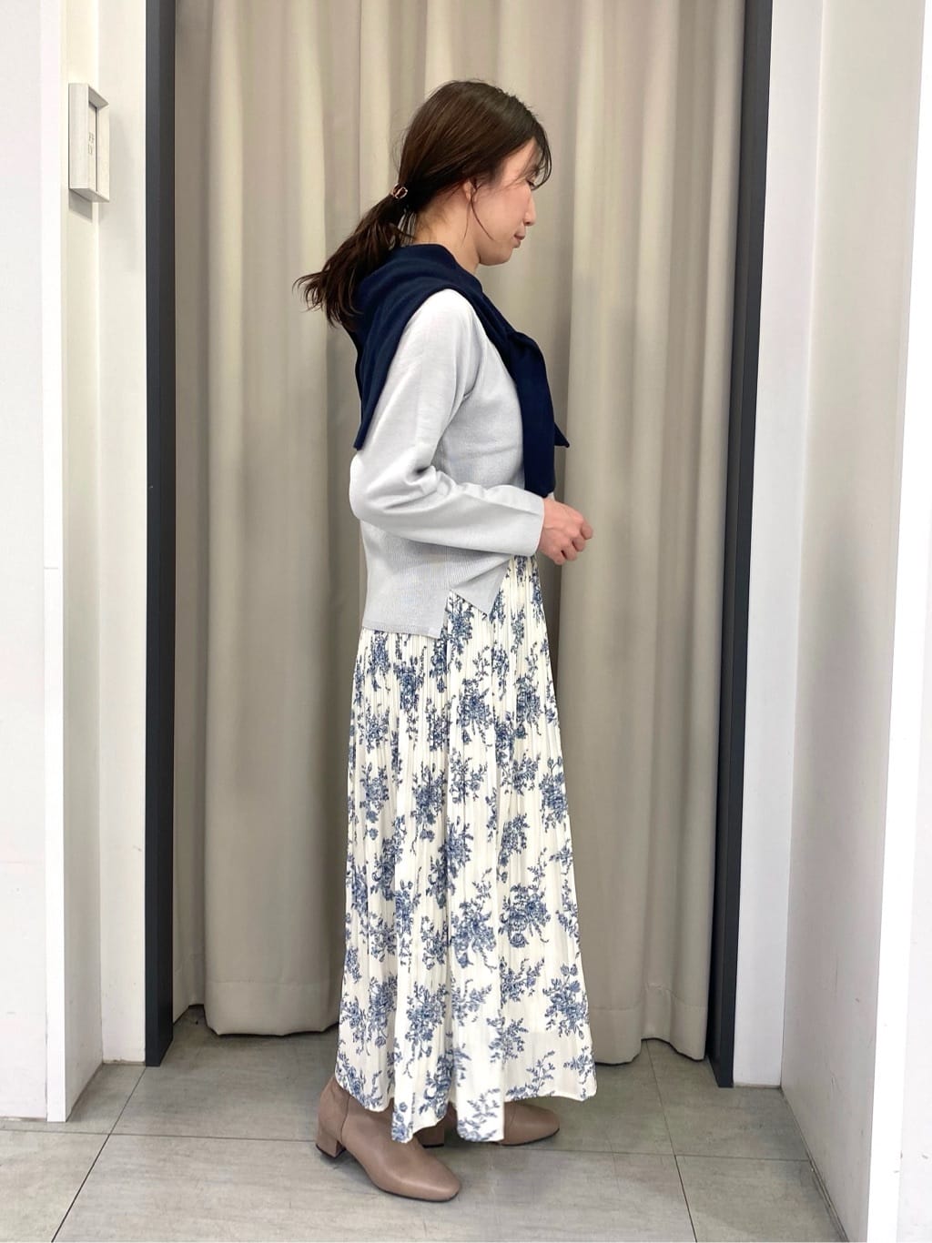 eguchiさんの「grove｜【選べる着丈/ウエストゴム】ヴィンテージサテンプリーツスカート【手洗いOK】」を使ったコーディネート