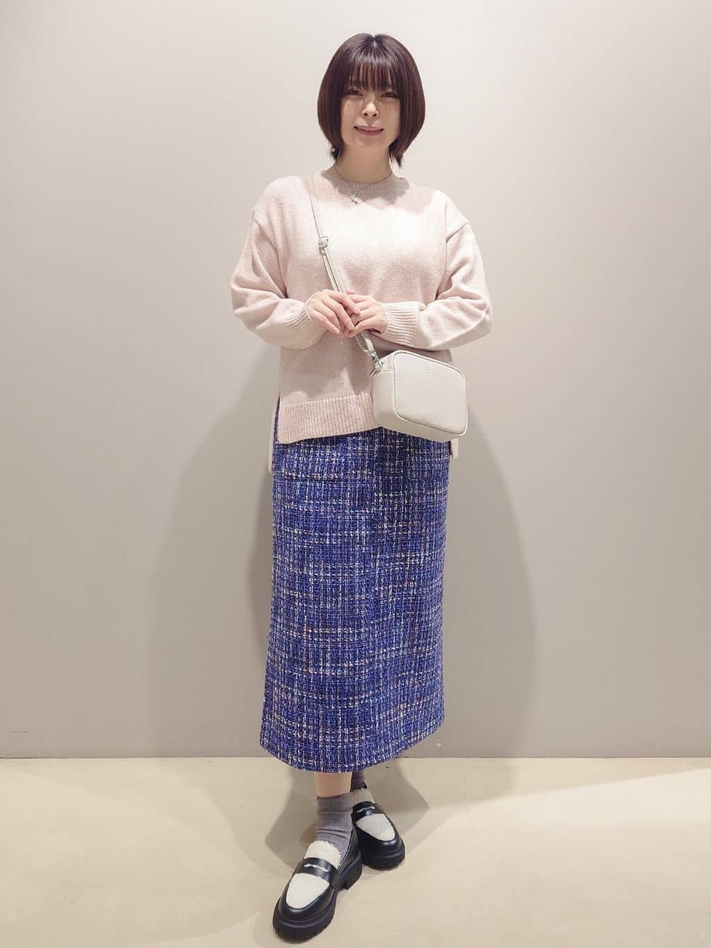 me：)さんの「OPAQUE.CLIP｜リラクシークルーネックニット【洗濯機OK】」を使ったコーディネート