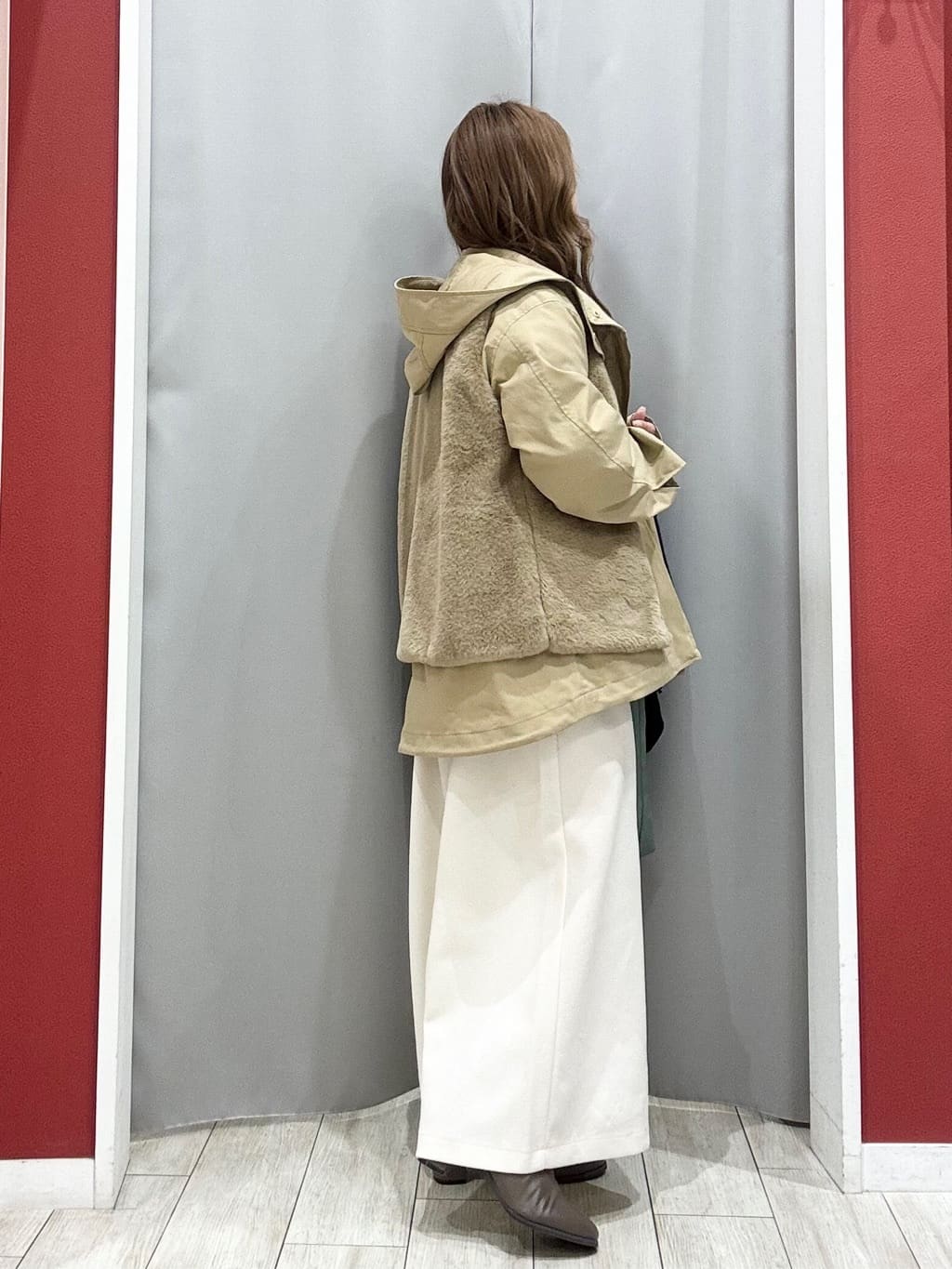 shioさんの「SHOO･LA･RUE｜【洗濯機可/S-LL】上品にキラリと華やぐ スパンコールニット」を使ったコーディネート