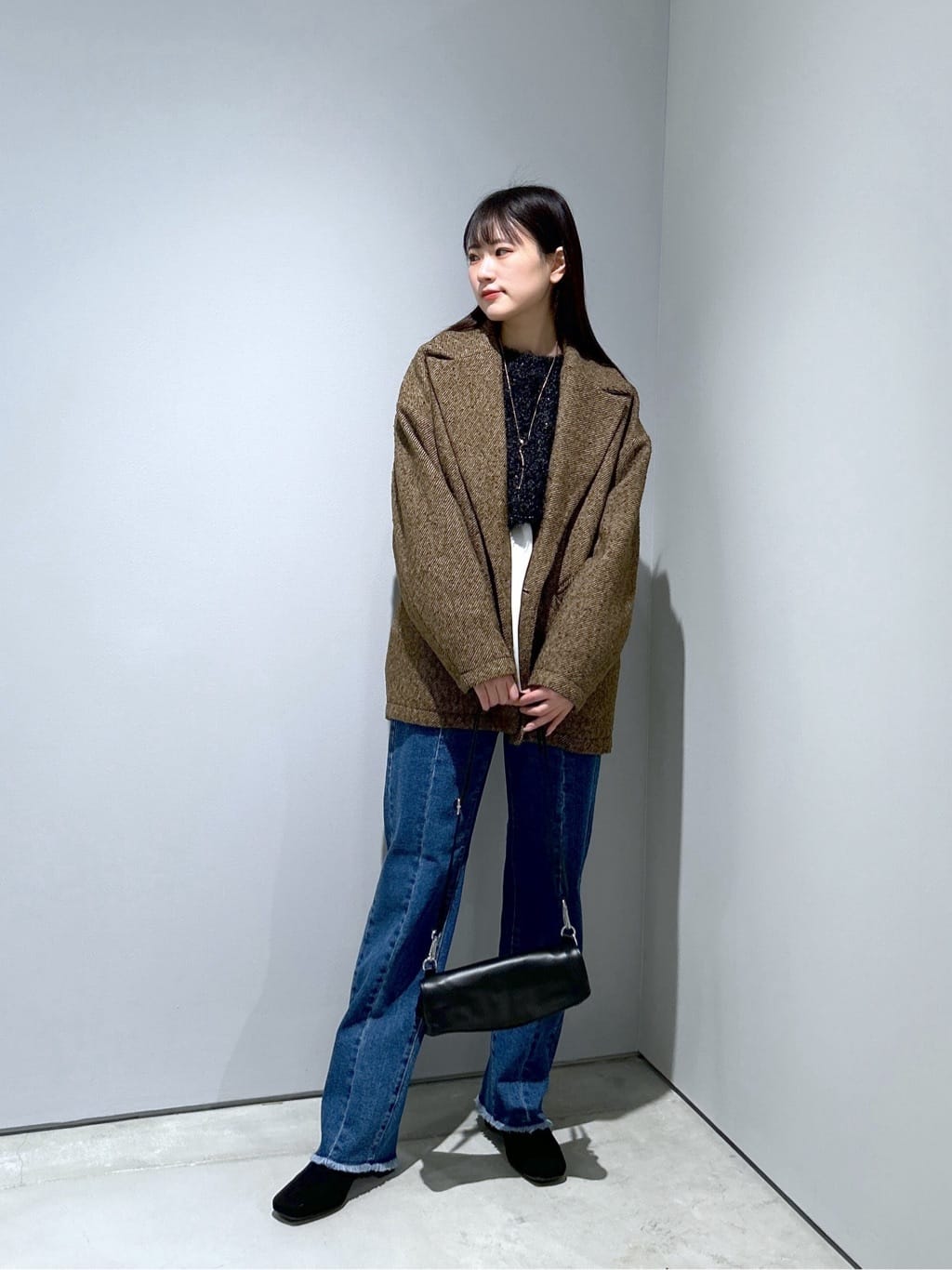 Renoさんの「INDIVI｜クロップドメッシュニット」を使ったコーディネート