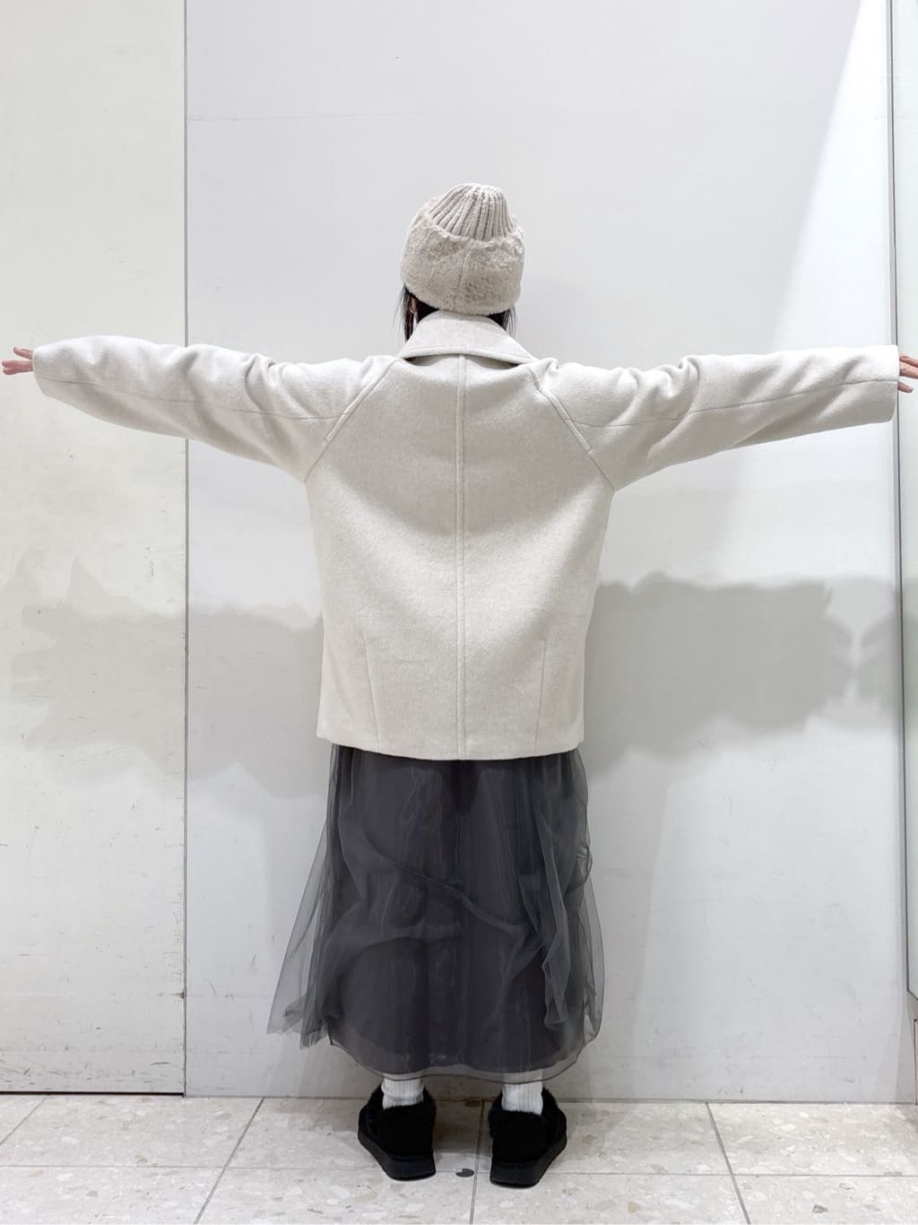 mameさんの「OPAQUE.CLIP｜カシミヤブレンドウールミドルピーコート」を使ったコーディネート