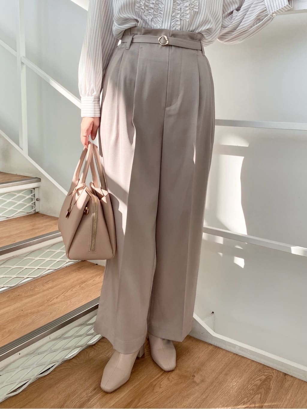 みさかさんの「index｜ベルト付き2タックワイドパンツ【洗濯機OK／ストレッチ／防シワ／イージーアイロン】」を使ったコーディネート