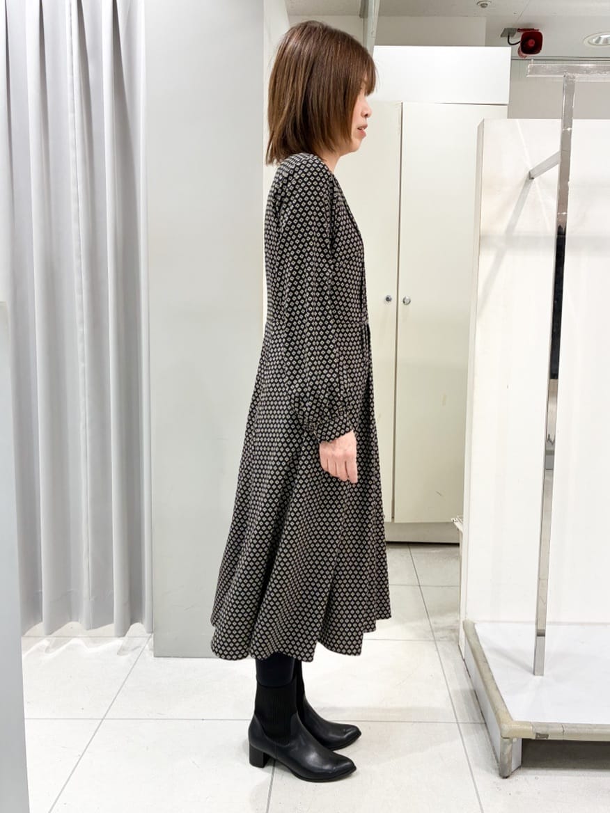 たみちゃんさんの「Reflect｜【通勤/お出かけ◎】ジオメプリントクラシカルワンピース」を使ったコーディネート