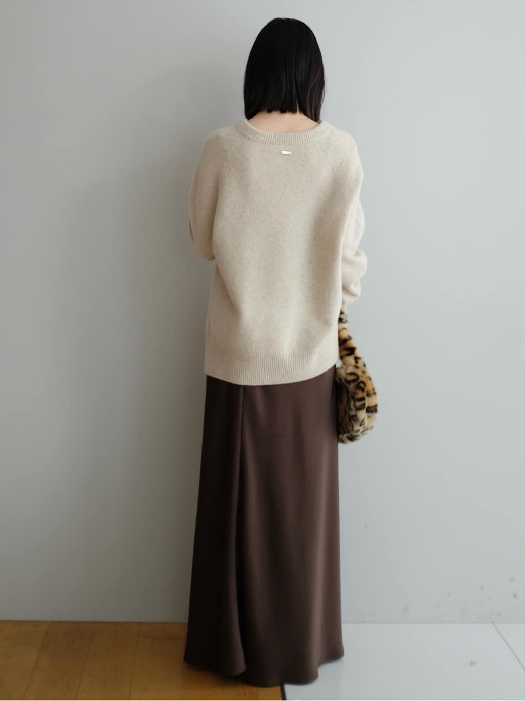 Kishimotoさんの「DRESSTERIOR｜ストレッチヴィンテージサテンナロースカート」を使ったコーディネート