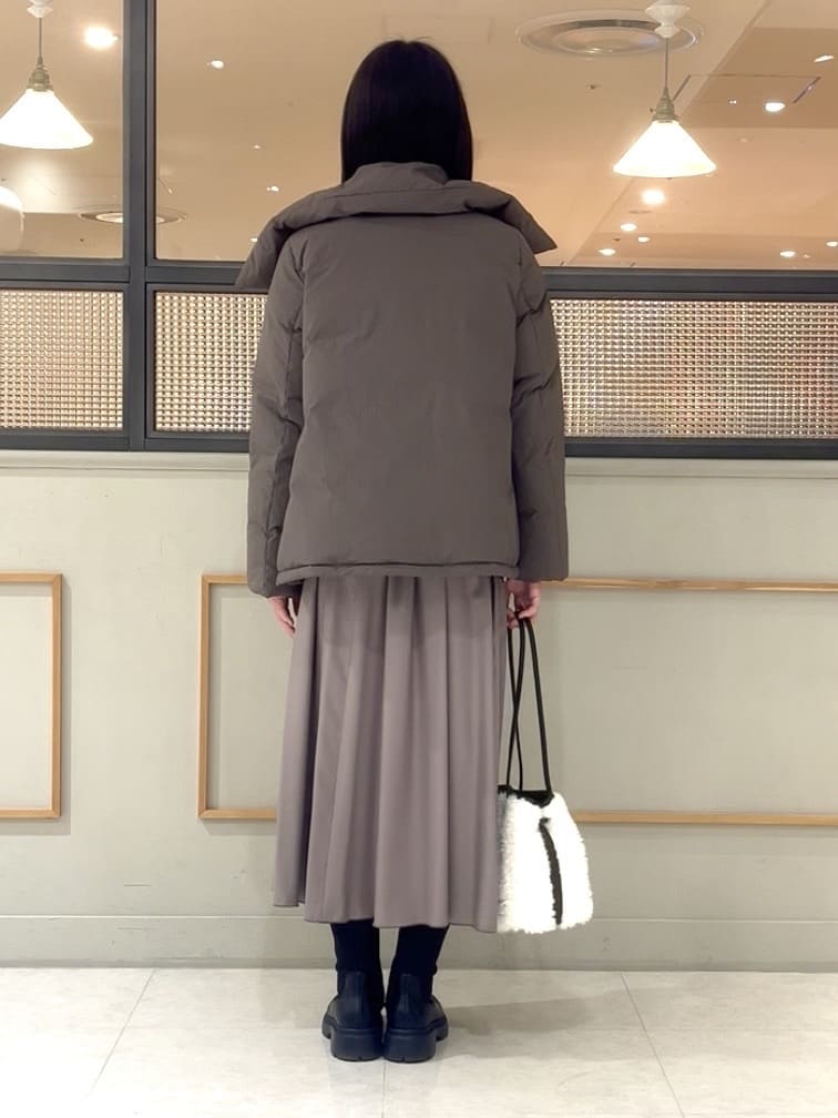 kumiさんの「INDIVI｜レザー調ギャザースカート」を使ったコーディネート