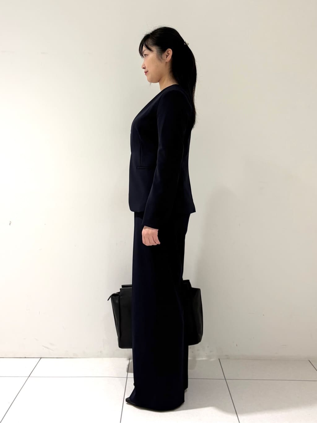 momokoさんの「INDIVI｜【通勤スーツ／洗える】ストレッチカラーレスジャケット」を使ったコーディネート