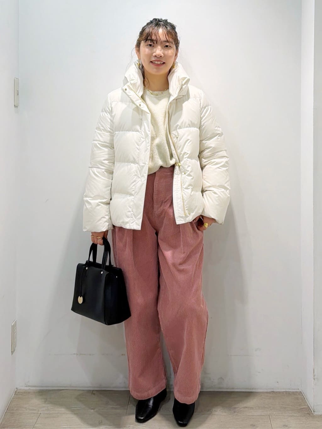 sumicaさんの「OPAQUE.CLIP｜コーデュロイタックワイドパンツ【洗濯機OK】」を使ったコーディネート