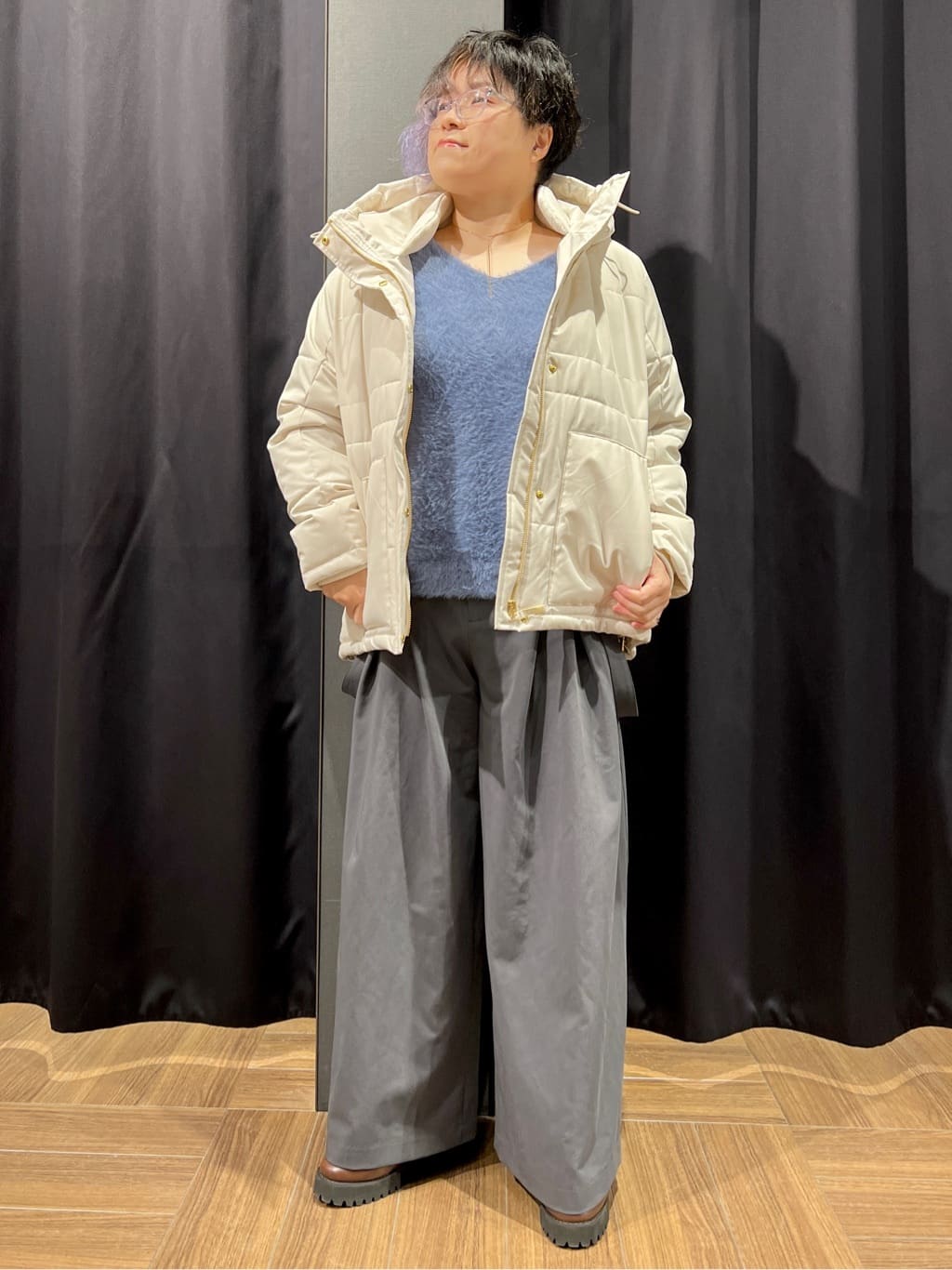 OKMKさんの「THE SHOP TK｜【華やかで柔らか】ふわふわフェザーニット/洗える・前後2WAY」を使ったコーディネート
