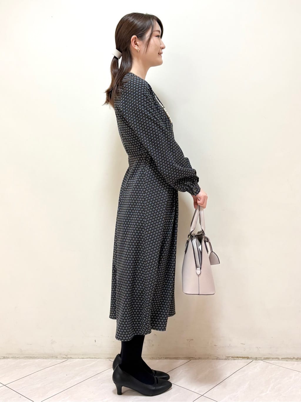 mikiさんの「Reflect｜【通勤/お出かけ◎】ジオメプリントクラシカルワンピース」を使ったコーディネート
