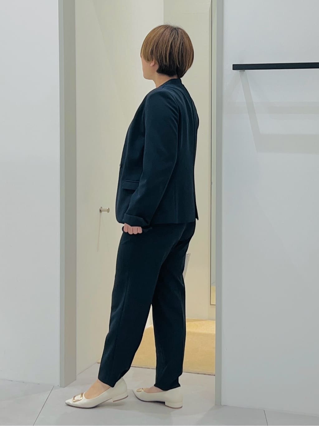 タナさんの「THE SHOP TK｜【通勤スタイルに】ダブルクロス ノーカラージャケット/セットアップ可」を使ったコーディネート