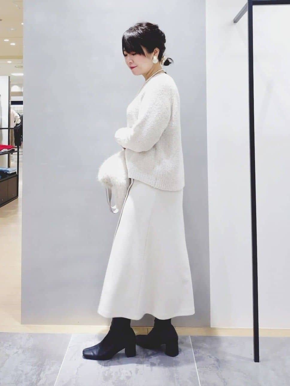TOMOMIさんの「INDIVI｜【洗える／ラメ／意匠感】ミックスブークレニット」を使ったコーディネート