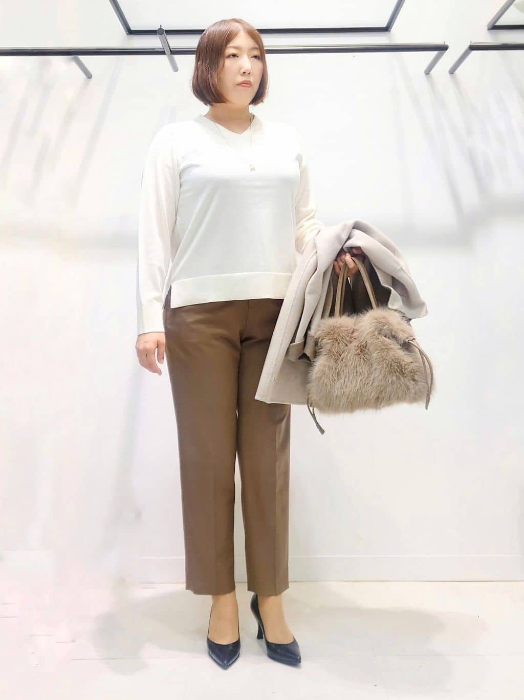 Itoさんの「INDIVI｜【洗える／毛玉になりにくい】エクストラファインウール Vネックニット」を使ったコーディネート