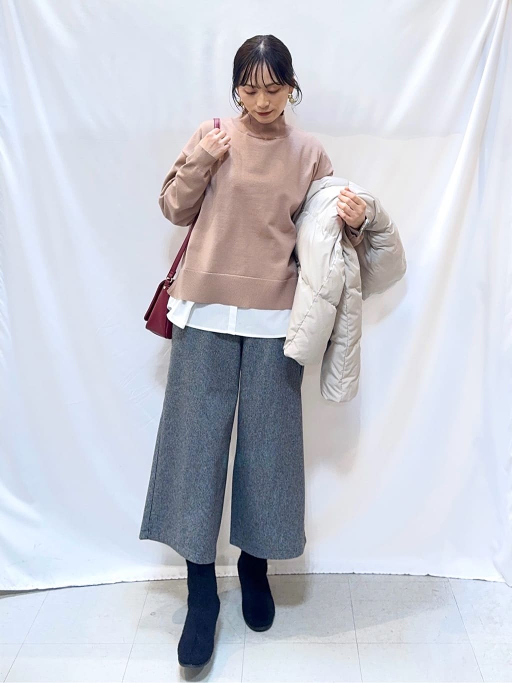 𝐇𝐢𝐫𝐨𝐦𝐢さんの「SHOO･LA･RUE｜【2点セット/洗濯機可/S-LL】着回しがきく もちもちハイネックニット+裾シャツインナー」を使ったコーディネート