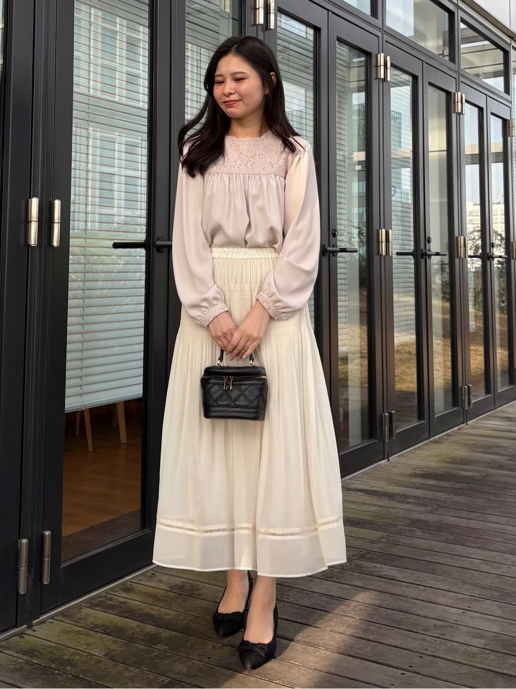 AOIさんの「Couture brooch｜【ハレの日・通勤】レースドッキング ブラウス」を使ったコーディネート