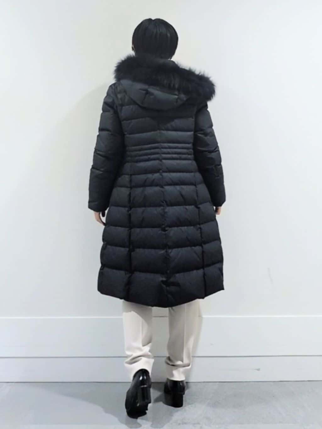 ミズタさんの「UNTITLED｜【はっ水機能/フード取り外し可/防寒】ロングダウンコート」を使ったコーディネート