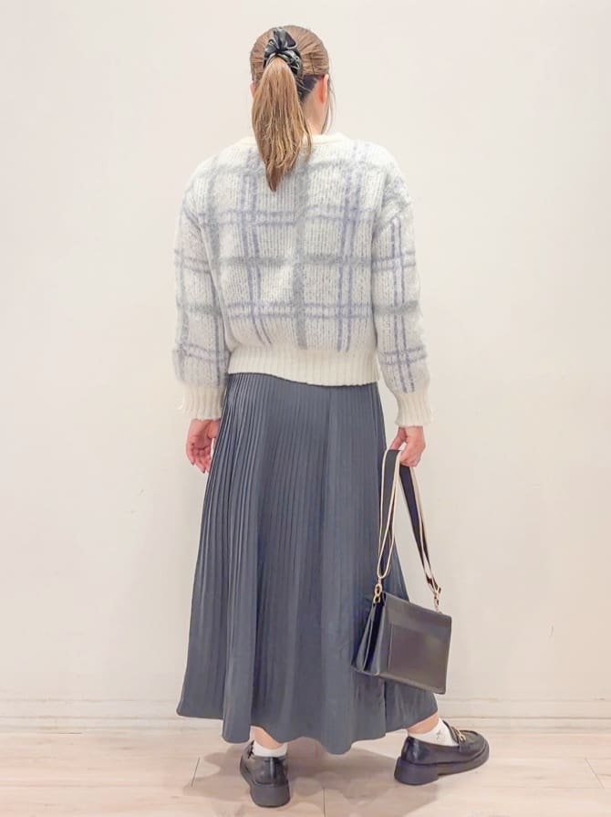 naoさんの「SHOO･LA･RUE｜【S-LL】女性らしさ漂う ふわふわチェック柄ニット」を使ったコーディネート
