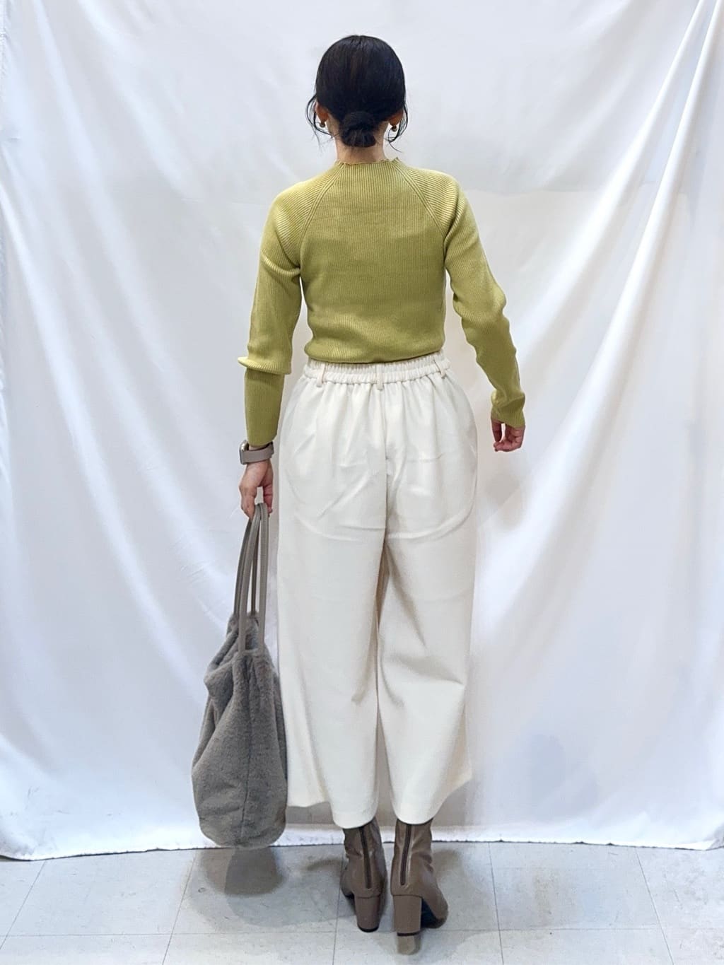 𝐇𝐢𝐫𝐨𝐦𝐢さんの「SHOO･LA･RUE｜【洗濯機可/撥水】フェイクファーフード ロングダウン」を使ったコーディネート