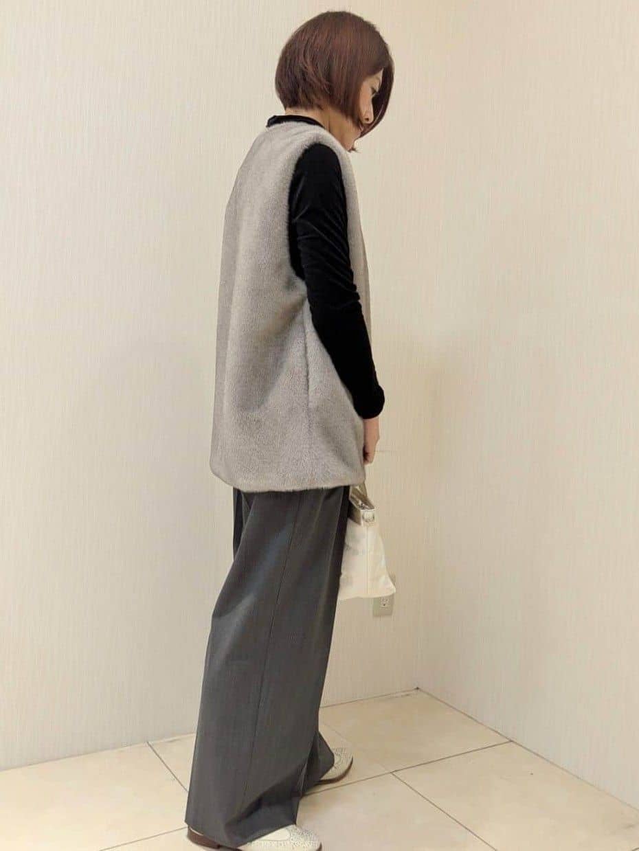 u-macoさんの「UNTITLED｜【トレンド/ジレ】フェイクファーベスト」を使ったコーディネート