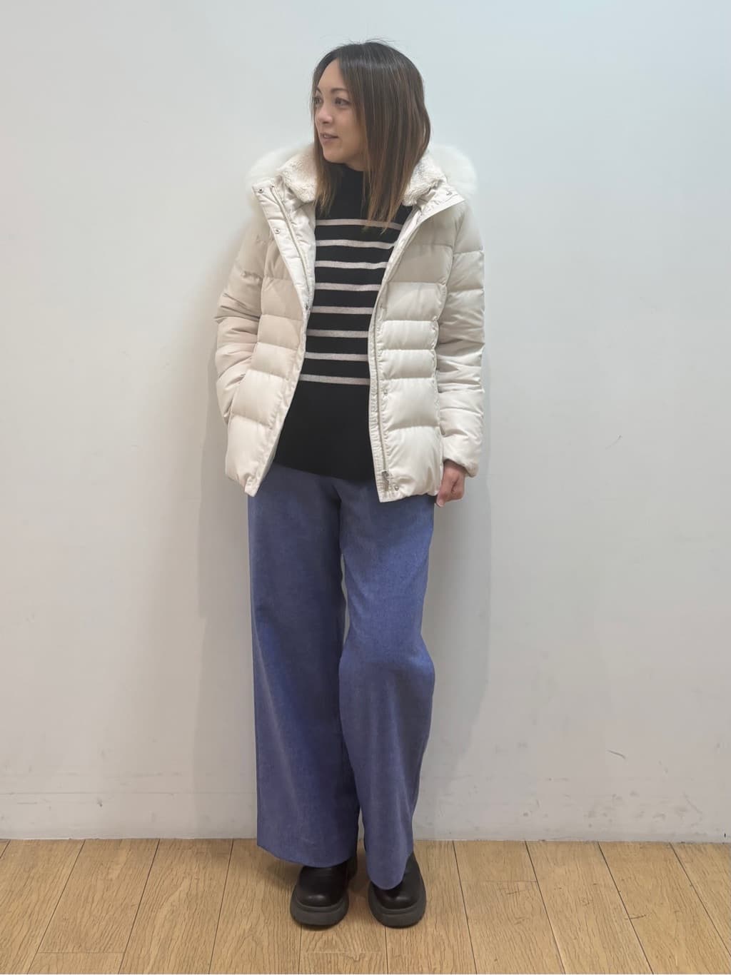 mikkoさんの「INDIVI｜【名品／撥水／抗菌防臭】ショート丈リサイクルダウンコート」を使ったコーディネート