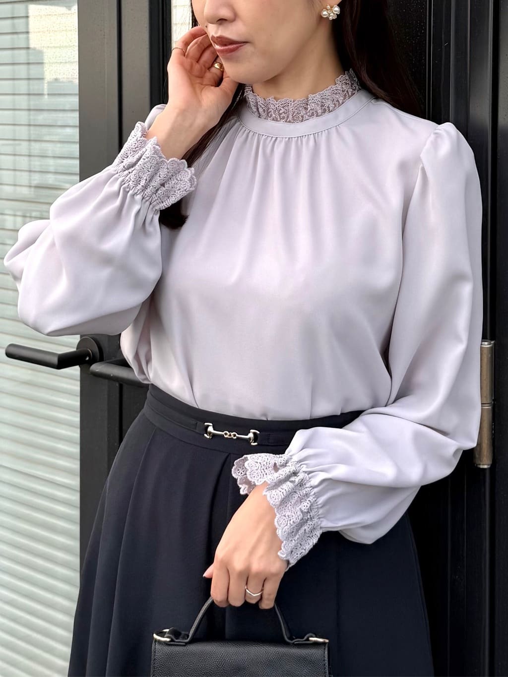 teiさんの「Couture brooch｜【2WAY・ハレの日・通勤】エンブロレースブラウス」を使ったコーディネート