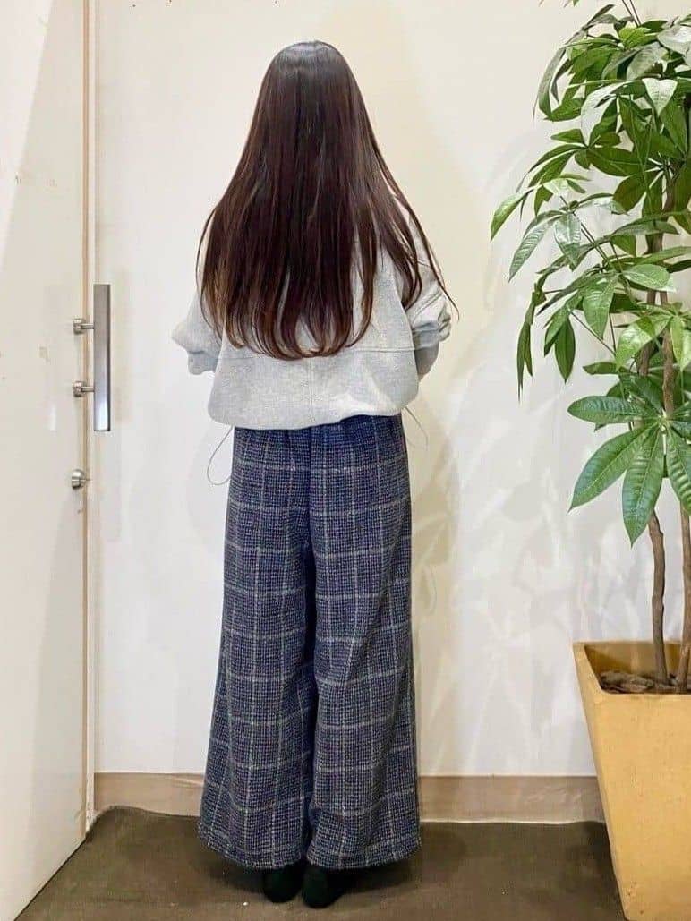 AYUMIさんの「SHOO･LA･RUE｜配色ベルトがアクセント 3層ショルダーバッグ」を使ったコーディネート