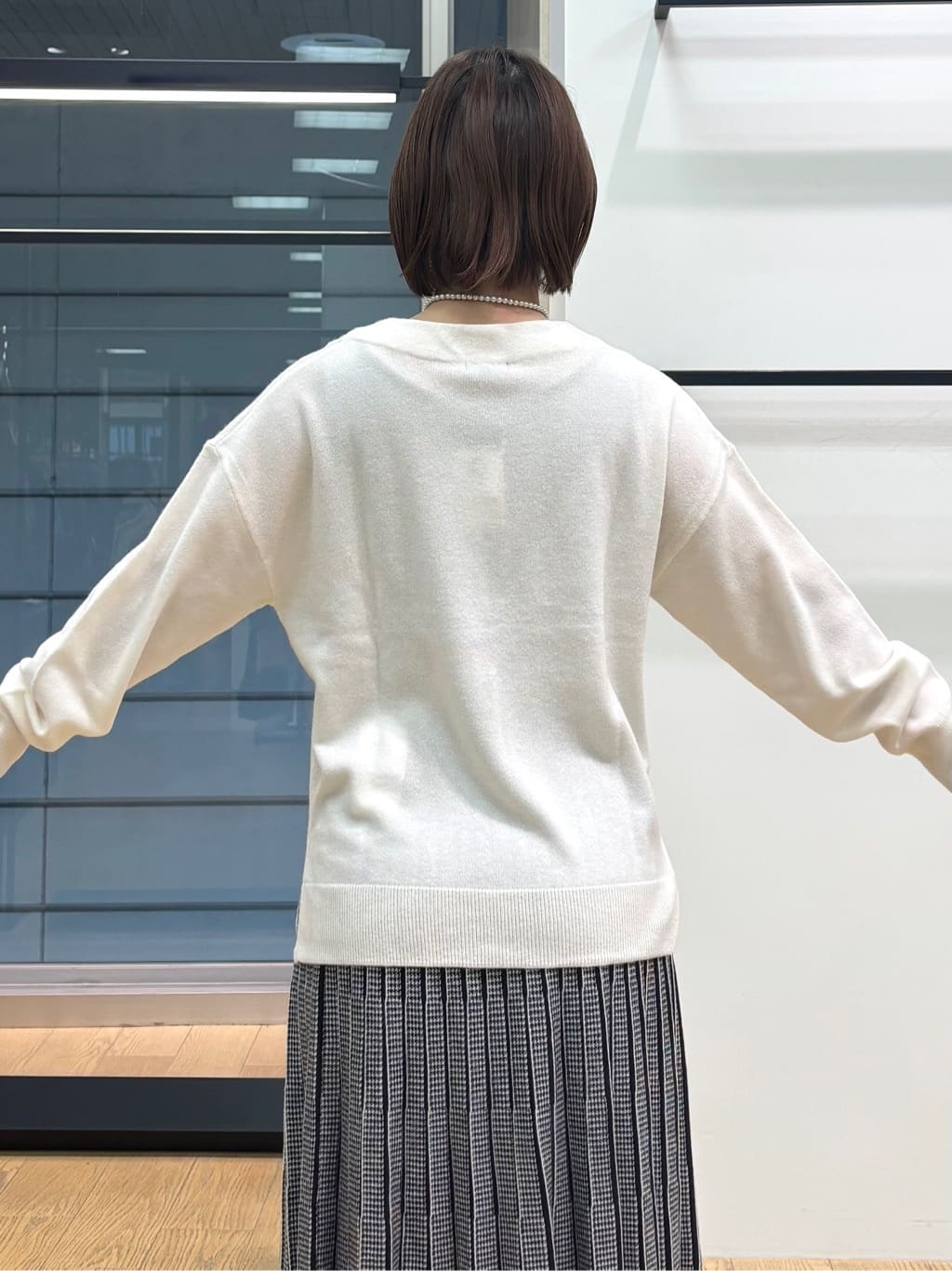 asamiさんの「INDIVI｜【洗える／カシミヤ混】ボトルネック ドルマンスリーブニット」を使ったコーディネート