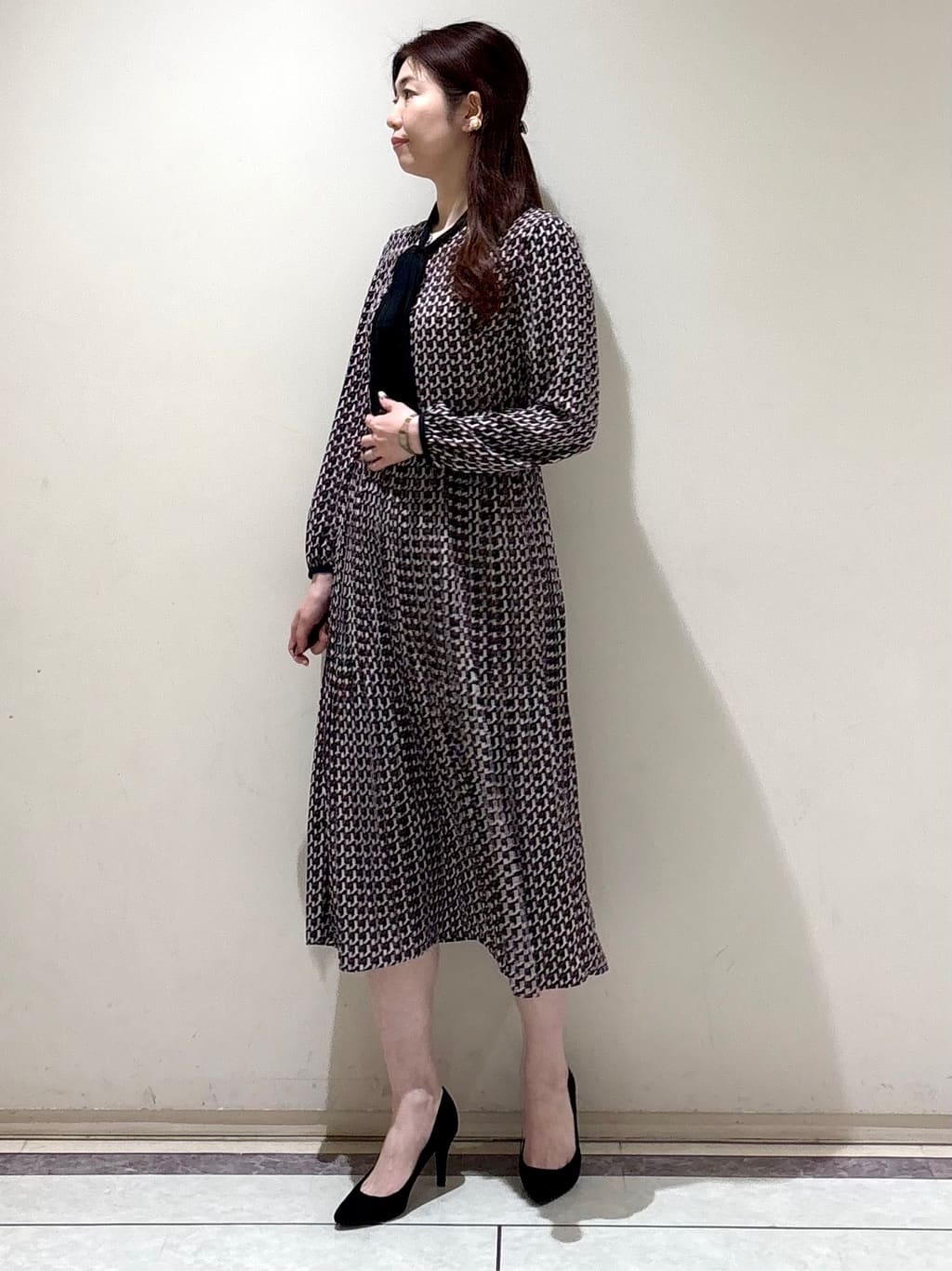 sakiさんの「COUP DE CHANCE｜◆【リボン取り外し可】幾何柄プリーツワンピース」を使ったコーディネート