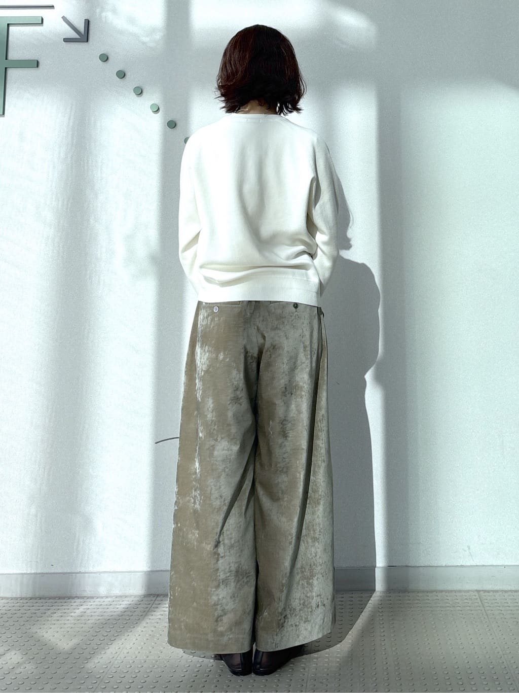 saitoさんの「DRESSTERIOR｜ソフト別珍イージーパンツ」を使ったコーディネート