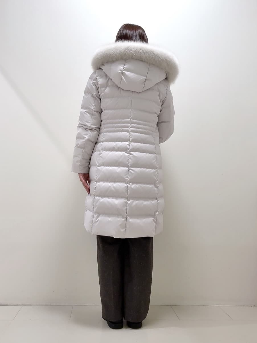 YUIさんの「UNTITLED｜【はっ水機能/フード取り外し可/防寒】ロングダウンコート」を使ったコーディネート