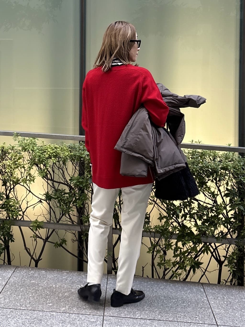 kotakiさんの「INDIVI｜【洗える／チュニック丈／カシミヤ混】スリットデザインVネックニット」を使ったコーディネート