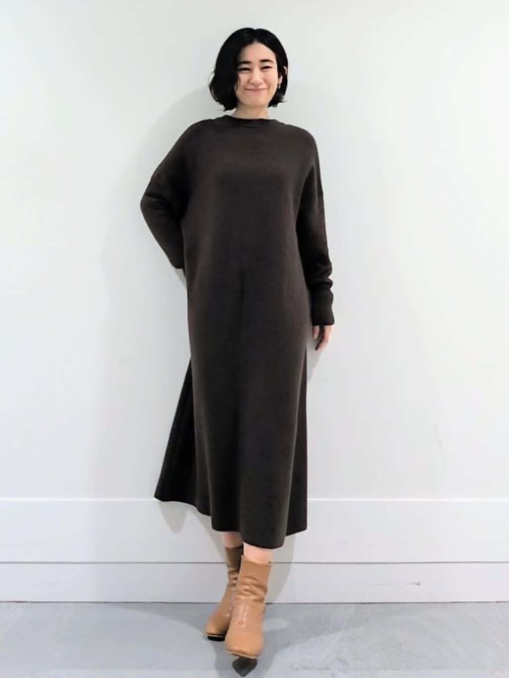ミズタさんの「UNTITLED｜【ロング丈/ゆったりシルエット】テントライン ニットワンピース」を使ったコーディネート