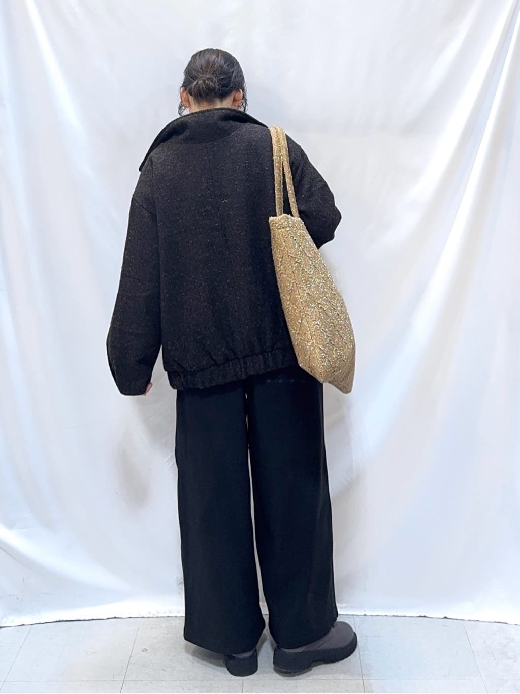 𝐇𝐢𝐫𝐨𝐦𝐢さんの「SHOO･LA･RUE｜【着丈選べる/きっと虜になる】あったかもちもち ワイドパンツ」を使ったコーディネート