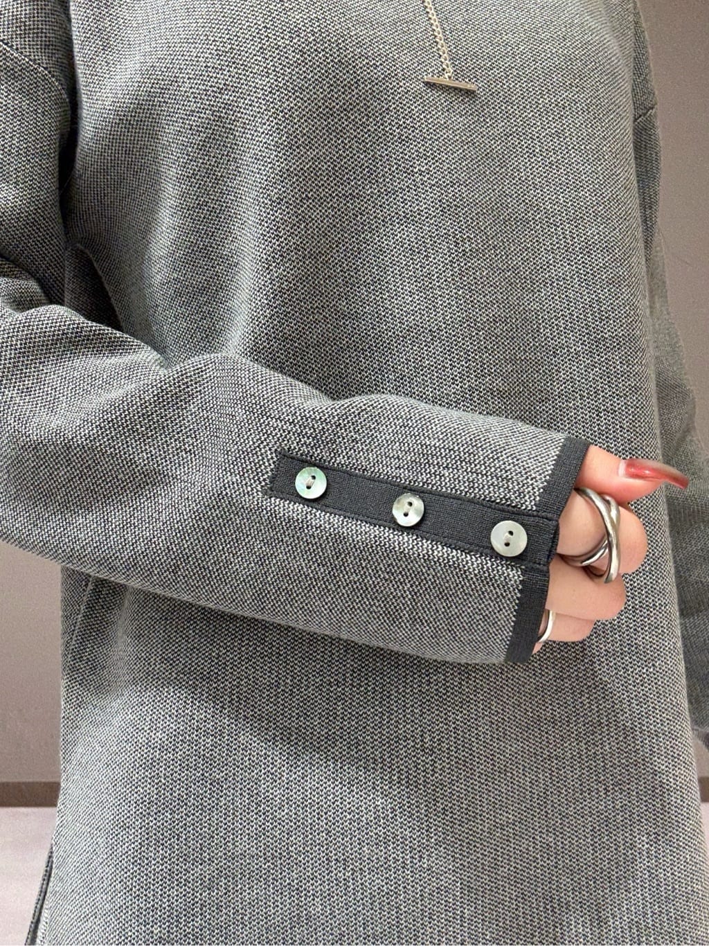 KEIKOさんの「INDIVI｜【名品／撥水／抗菌防臭】ロング丈リサイクルダウンコート」を使ったコーディネート