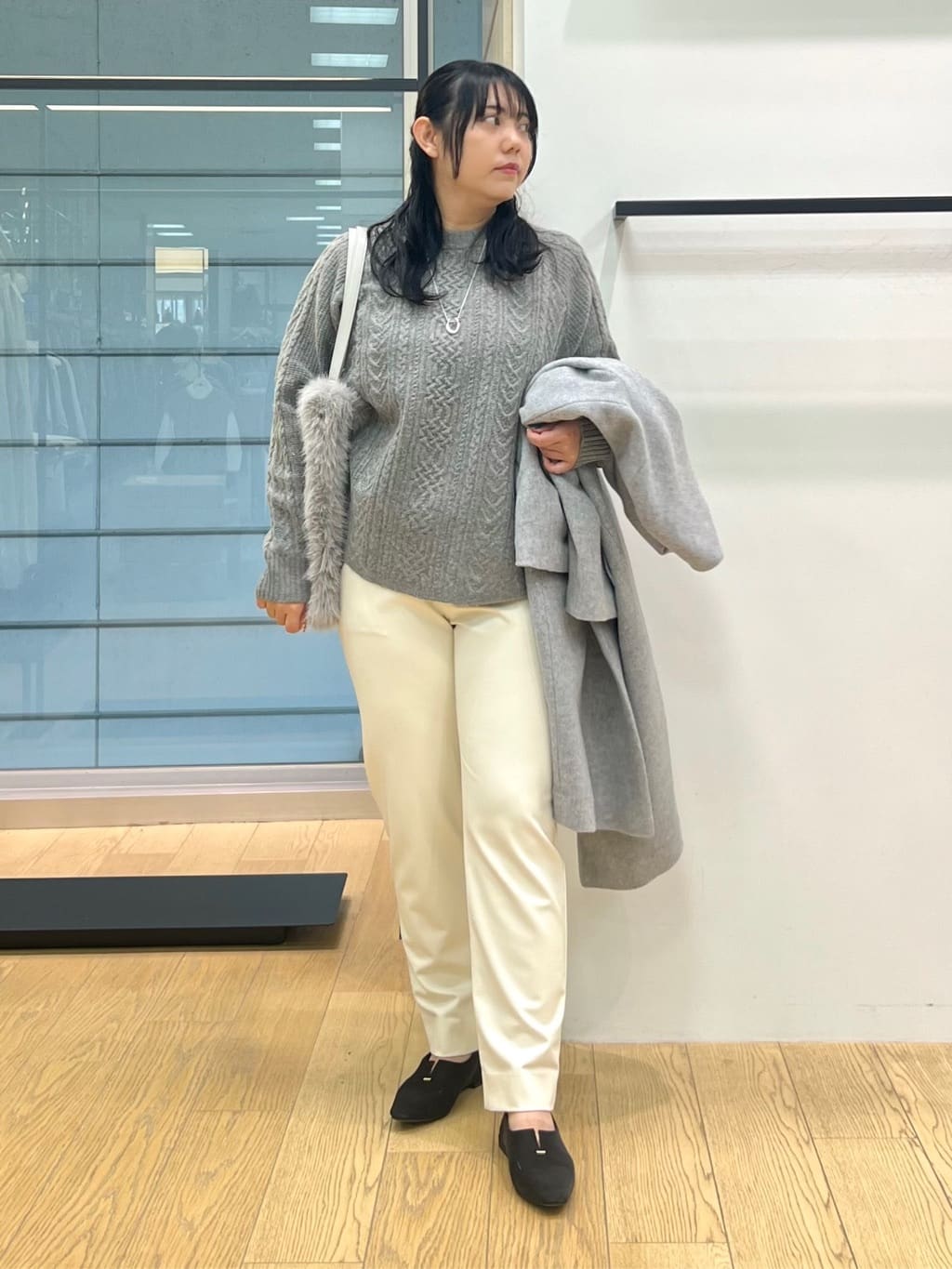 shimaさんの「INDIVI｜【洗える】ケーブルデザイン ラウンドヘムニット」を使ったコーディネート