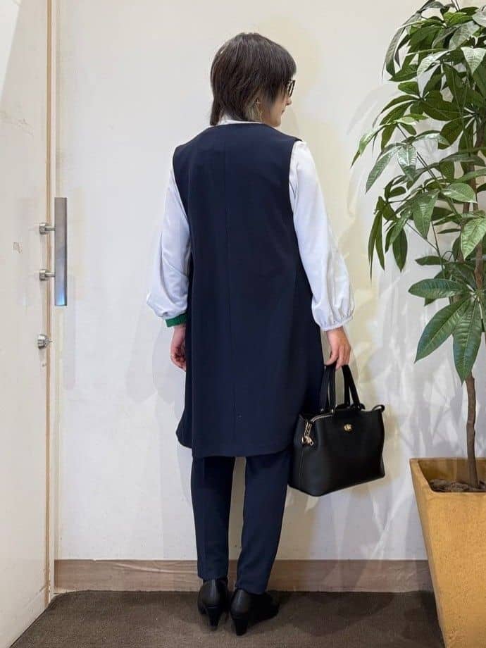 misakiさんの「SHOO･LA･RUE｜【洗濯機可/セットアップ可/S-3L】きちんと楽に。カットジョーゼット テーパードパンツ」を使ったコーディネート